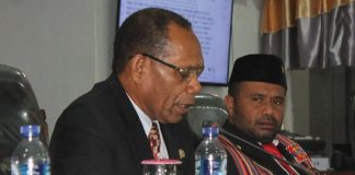 PH Ima Blegur Tuding Bupati Amon Djobo Pengecut Bupati Alor Amon Djobo (kanan) dan Ketua DPRD sementara Walter E. Datemoli, SE.