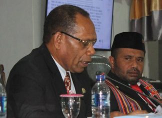 PH Ima Blegur Tuding Bupati Amon Djobo Pengecut Bupati Alor Amon Djobo (kanan) dan Ketua DPRD sementara Walter E. Datemoli, SE.