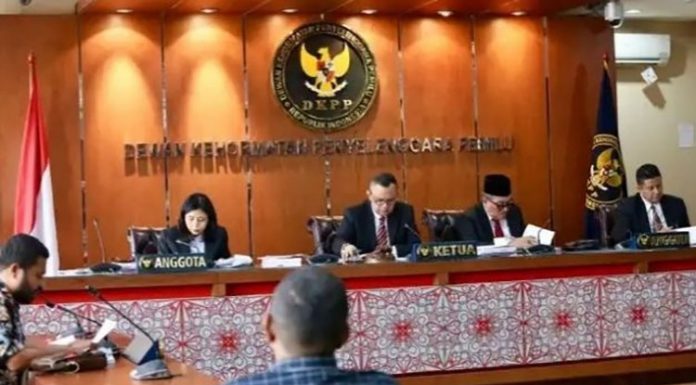 Pilkada Alor, Amon Djobo Gugat Bawaslu RI di DKPP Sidang DKPP terkait Pilkada Alor di Jakarta, Rabu (3/7/2019). (Sumber: website dkpp.go.id).