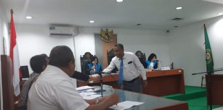 Imanuel Blegur Beberkan Alasannya Gugat SK Mendagri Dr. Imanuel E. Blegur (duduk) ketika menghadiri sidang gugatan Administratif di PTUN Jakarta.