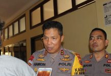NTT Aman Jelang Pelantikan Presiden Kapolda NTT Irjen Pol. H. Hamidin saat Konpers di Kalabahi, Senin (30/9). Kapolda didampingi Kapolres Alor AKBP Patar Silalahi, S.IK (kanan).