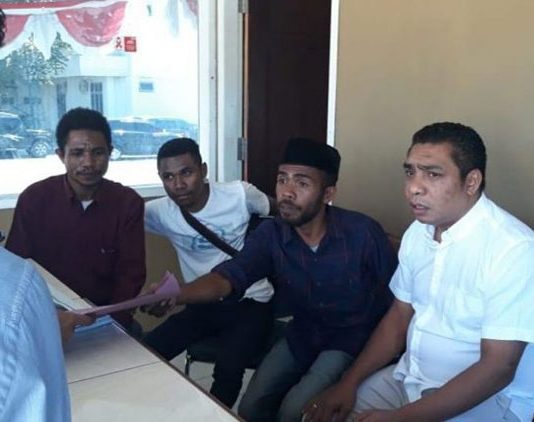 Kemahnuri Desak Kejati NTT Ungkap Penerima Suap Kasus Setwan Alor Aktivis Kemahnuri berdialog dengan Jaksa Kejati NTT Robert Lambila