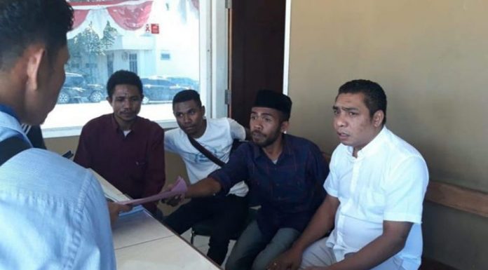Kemahnuri Desak Kejati NTT Ungkap Penerima Suap Kasus Setwan Alor Aktivis Kemahnuri berdialog dengan Jaksa Kejati NTT Robert Lambila