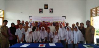 Korwas Buka Kegiatan Workshop K 2013 di SMKN Ampera Korwas SMA/SMK Angrith Akal foto bersama usai membuka Kegiatan Workshop Kurikulum 2013 dan Rapat Kerja di SMKN Ampera.