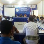 PT Asuh Lokakarya Sistem Penjaminan Mutu Eksternal di Untrib Rektor Untrib Alvonso F. Gorang, S.Sos.,MM (tengah), didampingi Ir. Hanny H. Tumbelaka, M.Sc, Ph.D dan Drs. Heri Saptono Warpindyasmoro, M.Si pada acara Lokakarya SPMPE, Selasa (23/7) di Aula Untrib Kalabahi.