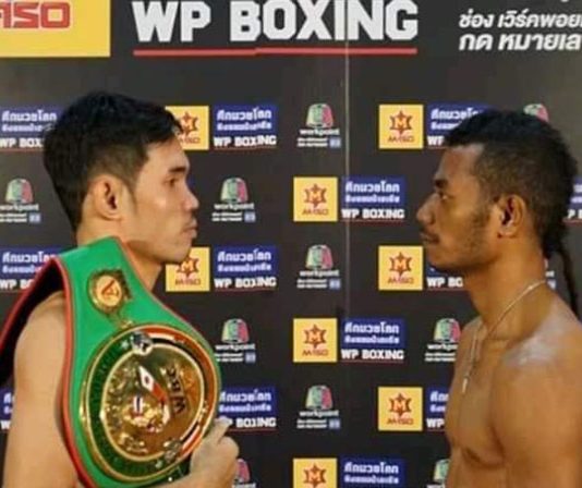 Petinju NTT Patris Liukhoto Kandas Rebut Gelar WBC Asia di Thailand Petinju Nasional Indonesia Patris Liukhoto (kanan) dan Petinju Thailand Nawaphon Kainkanha.