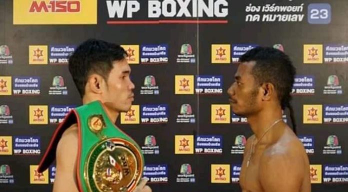 Petinju NTT Patris Liukhoto Kandas Rebut Gelar WBC Asia di Thailand Petinju Nasional Indonesia Patris Liukhoto (kanan) dan Petinju Thailand Nawaphon Kainkanha.