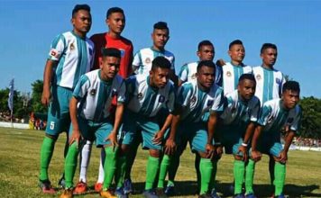ETMC 2019, Persap Alor Bantai Putra Oesao 2-0 Tim Persap Alor foto bersama sebelum lawan Tim Putra Oesao FC, Sabtu (6/7). (Sumber: dok Persap Alor).