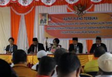 KPU Tetapkan 30 Anggota DPRD Alor Setelah Terima Putusan MK Rapat Pleno Terbuka penetapan kursi dan calon terpilih Anggota DPRD Alor Tahun 2019, Sabtu (10/8), di ruang sidang KPU, Kalabahi.