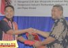 Rektor Untrib Buka Kegiatan OJK Mengajar di Kalabahi Rektor Untrib Alvonso F. Gorang, S.Sos.,MM menyerahkan cindera mata kepada Kepala OJK Provinsi NTT Robert HP. Sianipar usai membuka acara OJK Mengajar di aula kampus Untrib Kalabahi, Kamis (22/8).