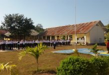 Buka MPLS, Kasek SMK N 1 Kalabahi Pesan Siswa Kenali Sekolah Kepala SMK Negeri 1 Kalabahi Idaleta Laure, S.Pd beri sambutan dalam kegiatan MPLS, Kamis (11/7) di lapangan sekolah itu.