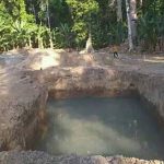 Galian Lubang Tangki SPBBU ATL Temui Genangan Air Genangan air yang terdapat pada galian diduga tangki BBM SPPBU Alor Timur Laut. (Sumber: doc APLH).