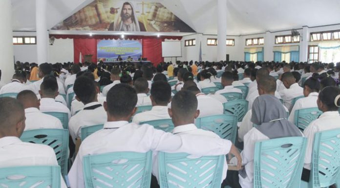 Untrib Gelar Ospek bagi Mahasiswa Baru 500an Mahasiswa baru Untrib sedang mengikuti materi Ospek di Aula Pola Tribuana, Rabu (4/9).