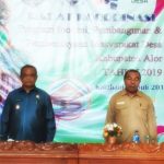 Wabup Alor Buka Rakor Inovasi Desa Wakil Bupati Alor Hj. Imran Duru, S.Pd (kiri) dan Kadis PMD Muhamad Bere saat pembukaan acara pembukaan Rakor Inovasi Desa Tahun 2019 di Hotel Kenari, Selasa (2/7).