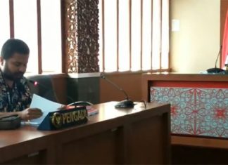 Bupati Alor Minta DKPP Beri Teguran ke Bawaslu RI Kuasa Hukum Bupati Alor Drs. Amon Djobo, Walter Musa Marthinus Datemoli, saat sidang di DKPP RI, Jakarta, 3 Juli 2019. (Sumber: dkpp).