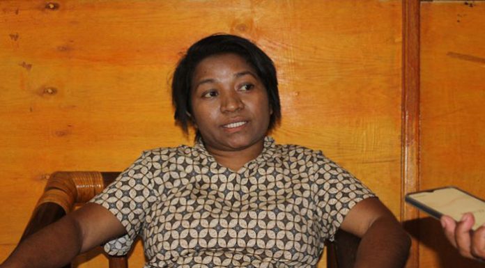 Untrib Siap Wisudakan 244 Wisudwan Ketua Panitia Wisuda Untrib Adolfina Oualeng, M.Th. Pak