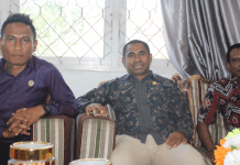 DPRD Alor Siap Produksi Perda Inisiatif; Sampah dan Pariwisata Anggota DPRD Alor; Dony M. Mooy (kiri), Reiner Atabui dan Mulyawan Djawa
