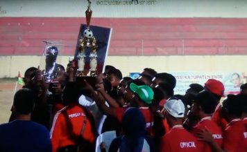 Bantai PSK Kupang, Persap Alor Juara Soeratin Cup 2019 Tim kesebelasan Persap Alor menerima hadiah piala bergilir Soeratin Cup U17 Tahun 2019 di Stadion Marilonga, Ende, Kamis (24/10).