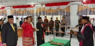 Pimpinan DPRD Alor Dilantik Pimpinan DPRD Alor dilantik oleh Ketua Majelis Hakim Pengadilan Negeri Kalabahi
