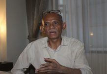 Dr Roddialek Polo Ajak Pasangan Kekasih Tanam Pohon Dr. Roddialek Polo, diwawancarai wartawan di Hotel Pulo Alor, Kalabahi.
