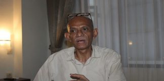 Dr Roddialek Polo Ajak Pasangan Kekasih Tanam Pohon Dr. Roddialek Polo, diwawancarai wartawan di Hotel Pulo Alor, Kalabahi.