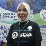 Istri Kapolri Wisata Dugong di Alor Istri Kapolri Jenderal Tito Karnavian, Tri Suswati. (Sumber: detik.com).