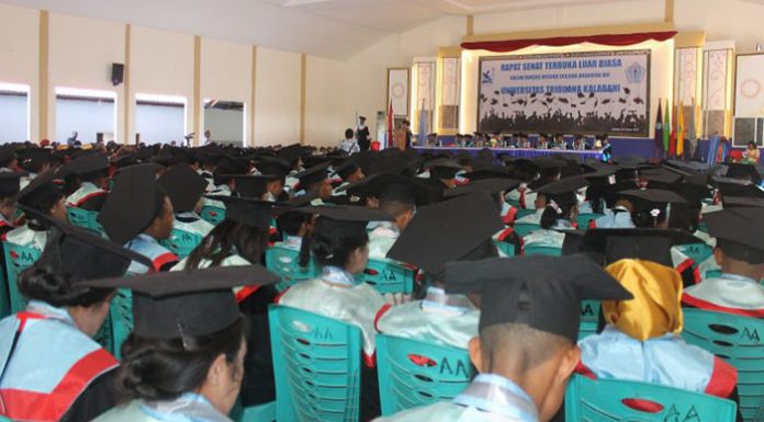 Wisuda Untrib, Rektor Ajak Para Sarjana Bekerja Keras dan Cerdas Wisuda Untrib Angkatan ke VIII Tahun Akademik 2019/2020 di Kalabahi, tanggal 30 Oktober 2019.