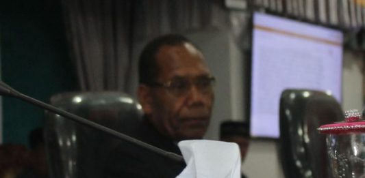 Bupati Alor Kucurkan APBD Rp 200 Juta ke Desa, Ada Desa Belum Terima Bupati Alor Drs. Amon Djobo