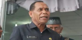 Bupati Alor Respon Gedung SD Negeri Kilakawada Beratap Bambu Bupati Alor Drs. Amon Djobo