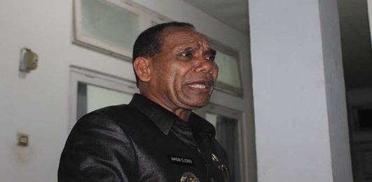 Bupati Alor Tegaskan Tak Bakal Potong Gaji dan Insentif Nakes Bupati Alor Drs. Amon Djobo