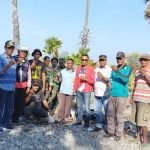 DPRD Alor Pantau Lokasi Pembangunan Pos Lintas Batas Negara di Maritaing Ketua Komis I DPRD Alor Dony M. Mooy, S.Pd (jaket merah) saat berkunjung pantau lokasi PLBN di Duli, Desa Maritaing, Jumat (29/11).