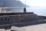 Bupati Instruksi Pindah Lokasi, Warga Ling’al Tutup Proyek Tambatan Perahu Proyek Tambatan Perahu di Ling'al yang sudah dicegat warga Desa, Senin (18/11).
