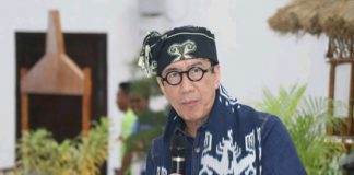 Hadiri Sidang Raya PGI, Menkumham Tiba di Waingapu Menkumham Yasona Laoly di Waingapu, Sumba Timur. (Sumber: sinodegmit.or.id).