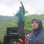 Tak Konsisten Putus Sengketa Pilkades Pulau Buaya, Ratusan Warga Demo Bupati Alor Ratusan masa Desa Pulau Buaya berunjuk rasa di Kantor Bupati Alor, Senin (16/12) siang.