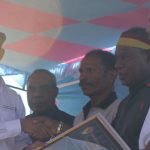 Gubernur NTT Diminta Tutup Akses Kunjungan Wisata Dugong Alor Gubernur NTT Viktor Laiskodat (ujung kiri) didampingi Bupati Alor Drs. Amon Djobo buka acara Festival Panggil Ikan (Dugong) di Pantai Wisata Mali di Alor, Jumat (19/7).