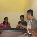 Kunker, DPRD Alor Temui Masalah Antrian Obat di RSUD Ketua dan Anggota Fraksi Persatuan Nurani DPRD Alor sedang berdialog dengan Kepala Farmasi Fera Moll, Kamis (9/1) di Ruang Farmasi RSUD Kalabahi.