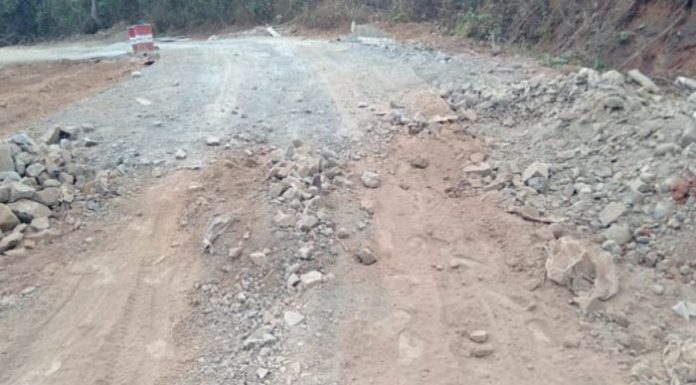 DPRD Sikapi Aduan Ikmatar Terkait Buruknya Proyek Jalan Mataru Proyek Jalan ruas Kamaifui-Kalunan di Mataru yang dilaporkan Ikmatar ke DPRD, 13 Desember 2019