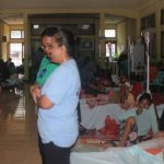 Tangani DBD Alor, DPRD dan Pemda Sepakat Kontrak Dokter Anak Ketua DPRD Alor Enny Anggrek (kiri), kunjungan kerja memantau pasien DBD di RSUD Kalabahi, Jumat (7/2) siang.