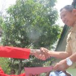 Pernyataan Sikap GMNI Alor Tolak Tambang Emas Kabir Ketua GMNI Alor Seprianus Oko menyerahkan pernayataan sikap kepada kepala UPT Kehutanan NTT wilayah Alor Johanis Kewatung, S.Hut, Senin (24/2). Karena lokasi tambang emas, sebagian masuk zona hutan lindung dan hutan konservasi di Pantar.