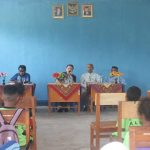 Valentine, Anggota DPRD NTT Rocky Winaryo Hadiahi 4 Gedung Baru SLBN Alor Anggota Komisi V DPRD NTT Rocky Winaryo (kedua kiri), berdialog dengan siswa, orangtua siswa, guru dan kepala SLBN Mebung Efraim Lakafa, S.Pd (ujung kiri), di gedung SLBN Mebung Alor, Jumat (14/2), pagi.