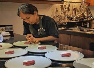 Apri dan Mimpi Perempuan Sumba Apri sewaktu Training di Locavore Restaurant, Denpasar-Bali. (Foto: Apri).
