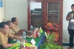 Apindo Alor Minta Pemerintah Siapkan Pekerja Terampil Ketua Apindo Alor Denny Lalitan saat berdialog dengan Kadis Nakertrans Alor Muhamad Baisaku membahas masalah UMP NTT tahun 2020 di Kalabahi baru-baru ini.