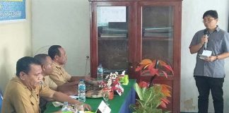 Apindo Alor Minta Pemerintah Siapkan Pekerja Terampil Ketua Apindo Alor Denny Lalitan saat berdialog dengan Kadis Nakertrans Alor Muhamad Baisaku membahas masalah UMP NTT tahun 2020 di Kalabahi baru-baru ini.