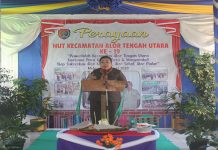 Ketua DPRD Sebut Kemiskinan Alor Urutan 16 NTT, Presiden Tambah Dana KPM Ketua DPRD Alor Enny Anggrek ketika sambutan di HUT 19 Kecamatan ATU, Senin (16/3) di Mebung.