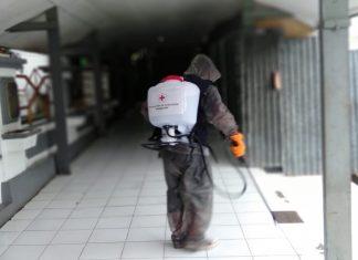 PMI Alor Semprot Disinfektan Cegah Virus Corona PMI Alor sedang semprot cairan disikfetan di RSUD Kalabahi, Jumat (27/3).