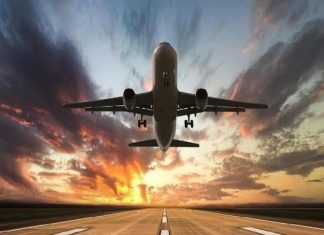 Ancaman Covid-19, Bandara Mali dan Pelabuhan Ditutup? Ini Penjelasan Manajemennya Pesawat (Foto: Detik.com).