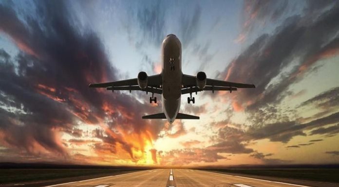 Ancaman Covid-19, Bandara Mali dan Pelabuhan Ditutup? Ini Penjelasan Manajemennya Pesawat (Foto: Detik.com).
