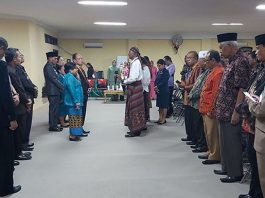 Sekda Alor Hopni Bukang Pensiun, Ini Sosok Penggantinya Acara purna tugas Sekda Alor Hopni Bukang, SH di aula Nusantara Kantor Bupati Alor, Selasa (2/3). Foto: FB VT