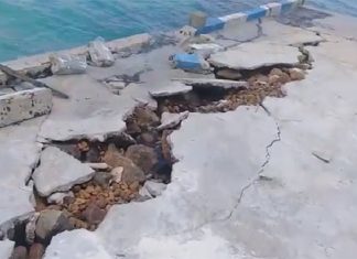 Proyek Tambatan Perahu Ling’al Mulai Ambruk Proyek Tambatan Perahu Ling'al Mulai Ambruk