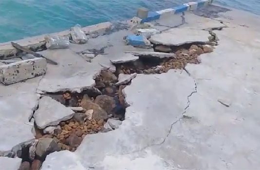 Proyek Tambatan Perahu Ling’al Mulai Ambruk Proyek Tambatan Perahu Ling'al Mulai Ambruk